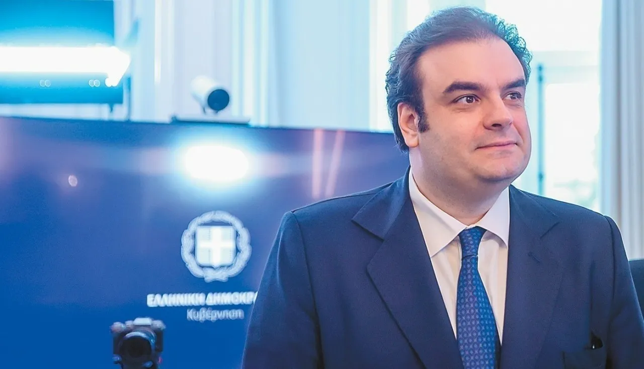 Очільник Мінекономіки Греції подає до суду через свій дипфейк