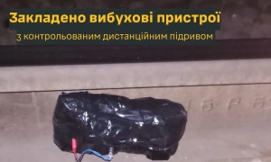 У центрі Семенівки російські дрони пошкодили дві цивільні автівки