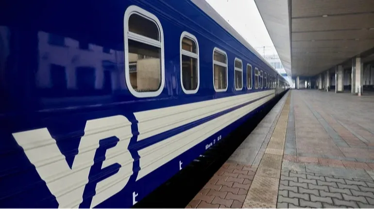 «Укрзалізниця» обмежила частину приміських рейсів через ракетну атаку на Київщину