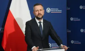Співробітник білоруського підприємства з’їв корм для риб, щоб вразити Лукашенка – відео