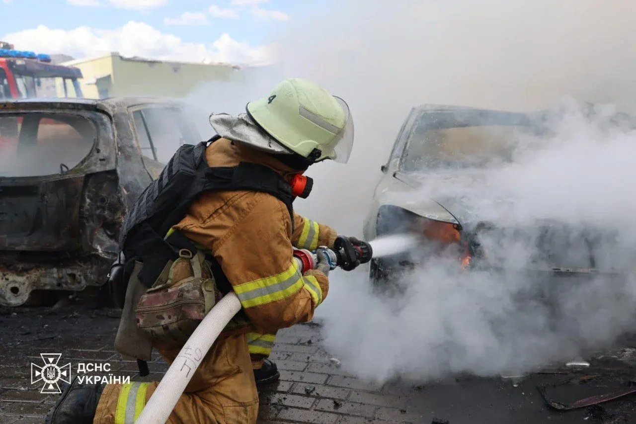 Російський КАБ влучив у жваву трасу Харкова, є загиблі та поранені