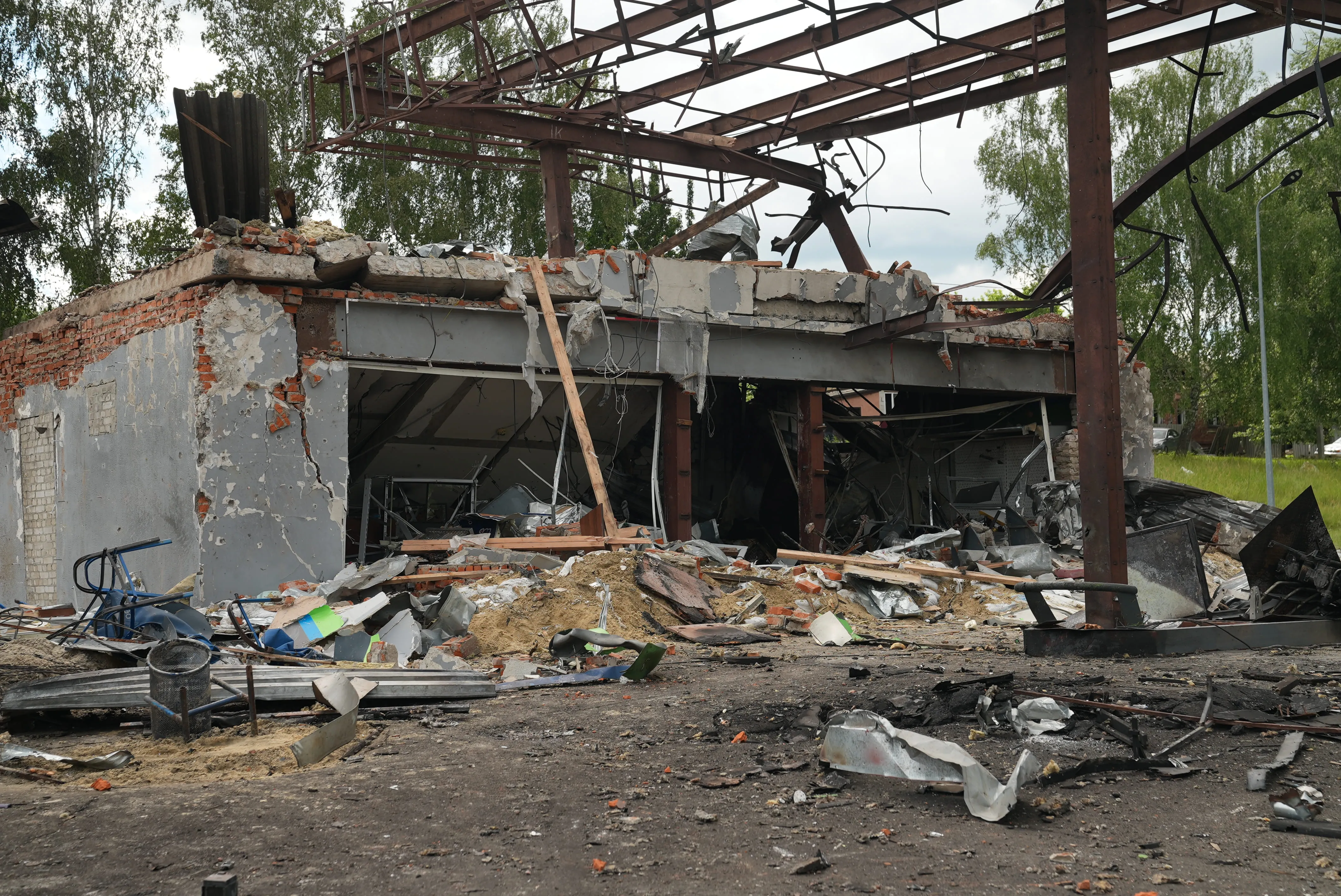 РФ атакувала низку АЗС на Сумщині, є постраждалі