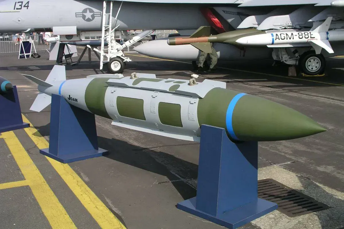 Адміністрація Трампа продає Ізраїлю 12 000 бомб в обхід Конгресу