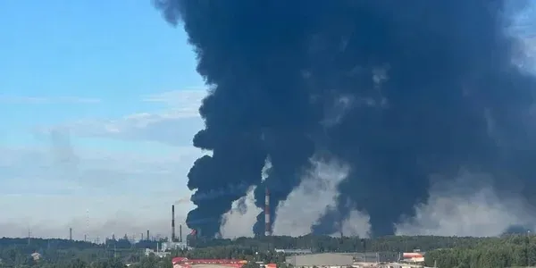 Відео: Дрони атакували Ярославський НПЗ у Росії