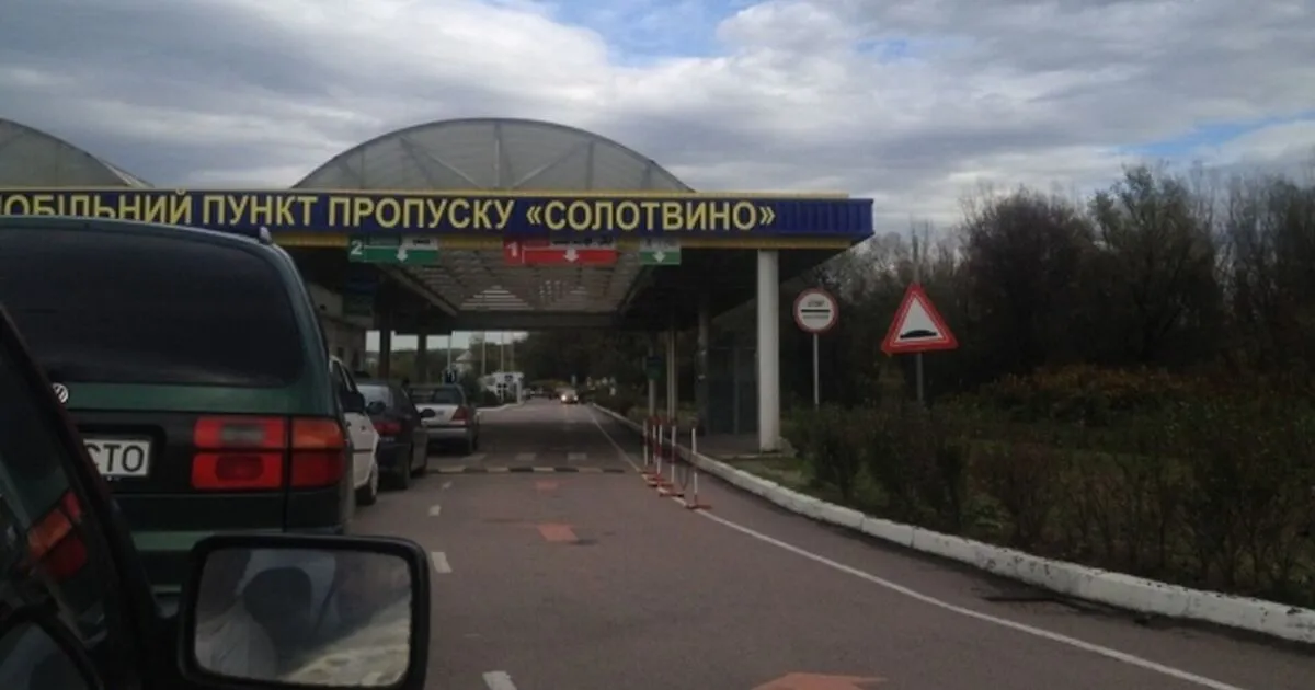 Рух транспорту в Румунію через пункт пропуску «Солотвино» обмежили через реконструкцію мосту