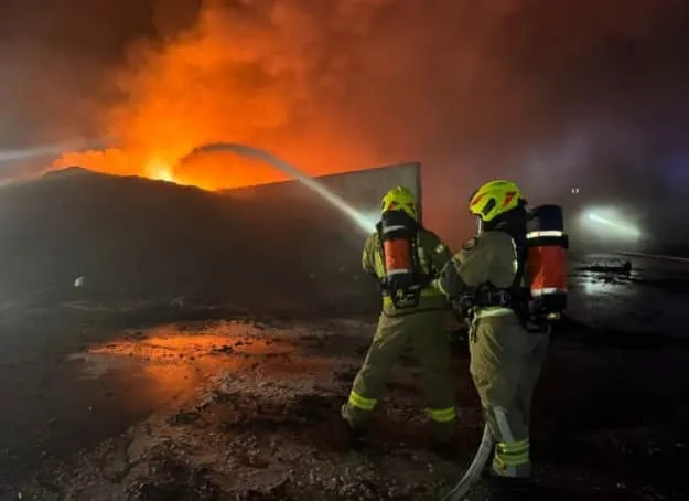 У Польщі спалахнула масштабна пожежа на заводі з переробки автомобільних покришок