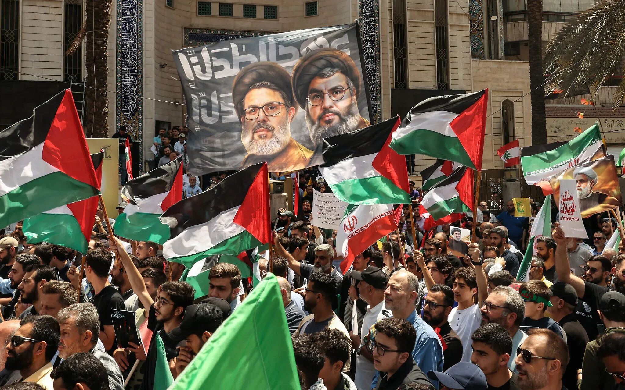 Вуличні демонстрації в Ірані набирають сили і ставлять владу перед складним вибором