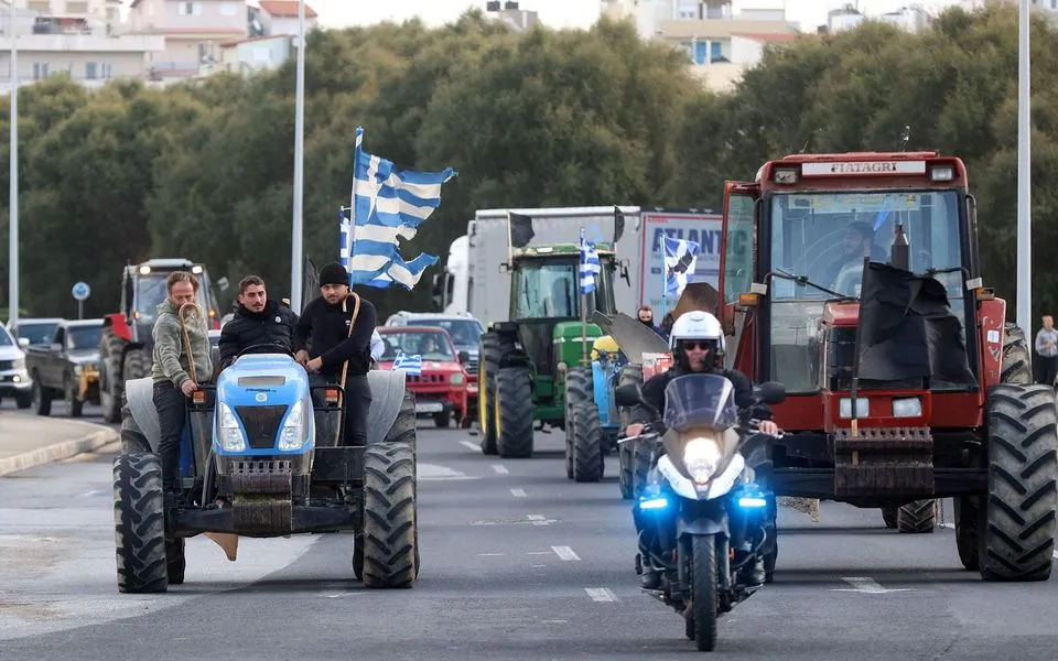 Фермери Греції заблокували порт Салонік через затримку виплат