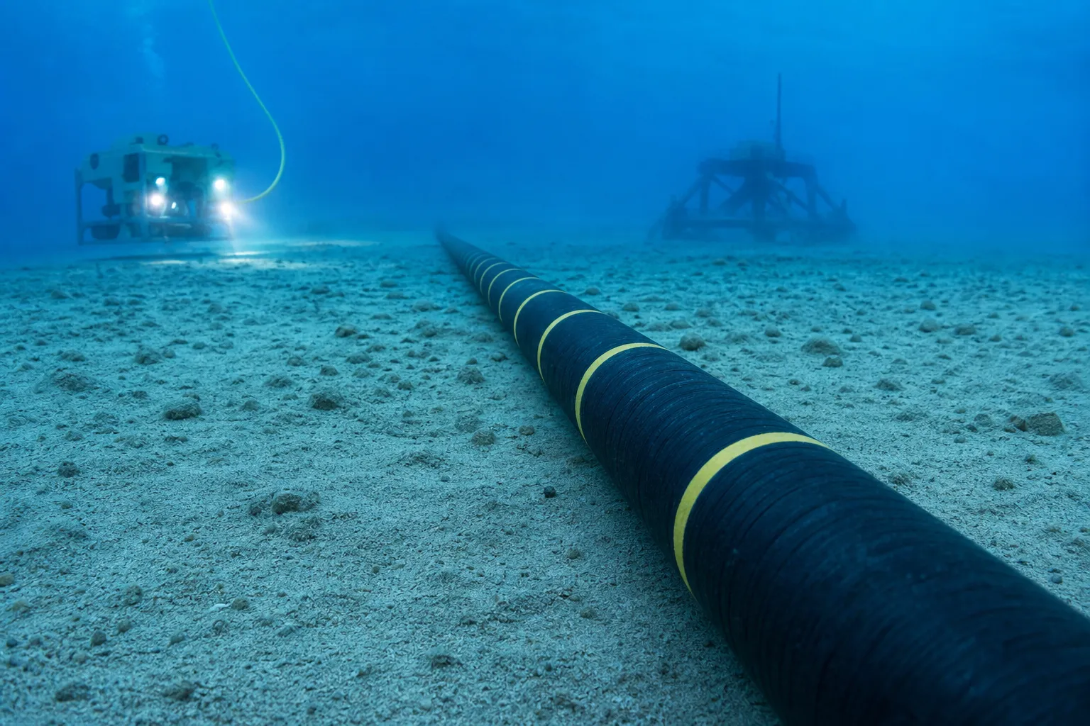 Лидер Akel спросил о жизнеспособности Great Sea Interconnector