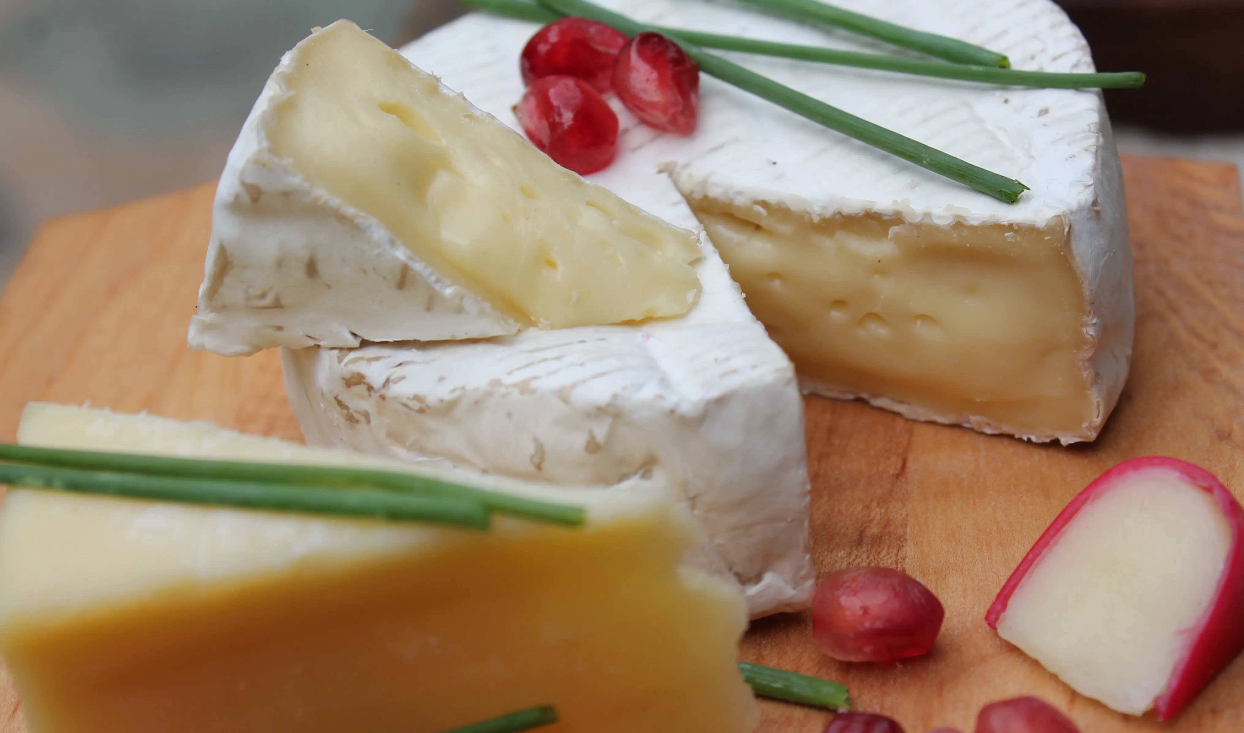 Видео: в Киеве раскрыли случай продажи поддельных польских масла и сыра