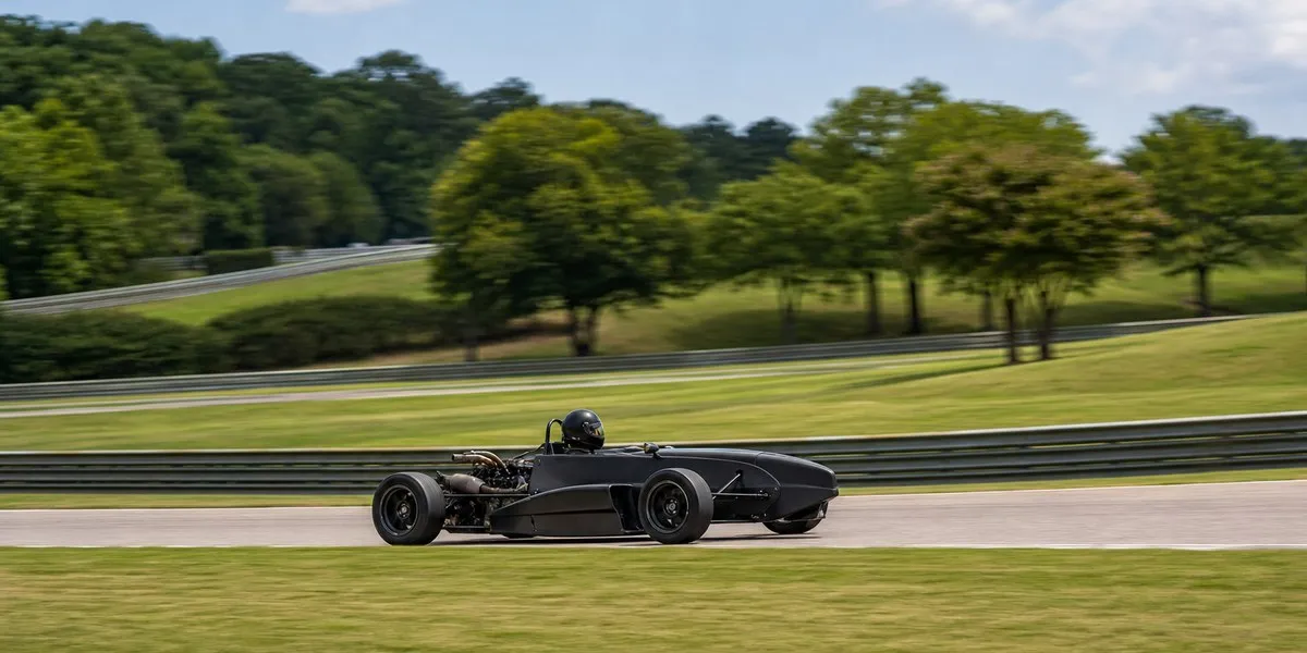 赛车手亚历克斯·邓恩在阿拉巴马州进行IndyCar测试——BBC Sport