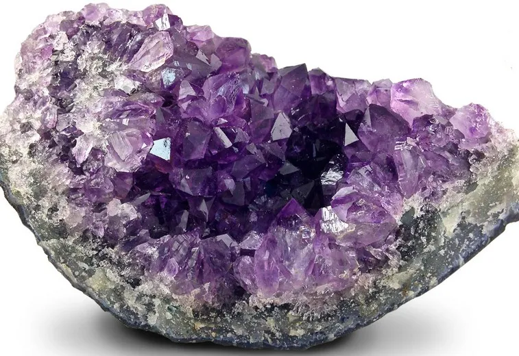 Талісманом людини, народженої 6 листопада, є аметист