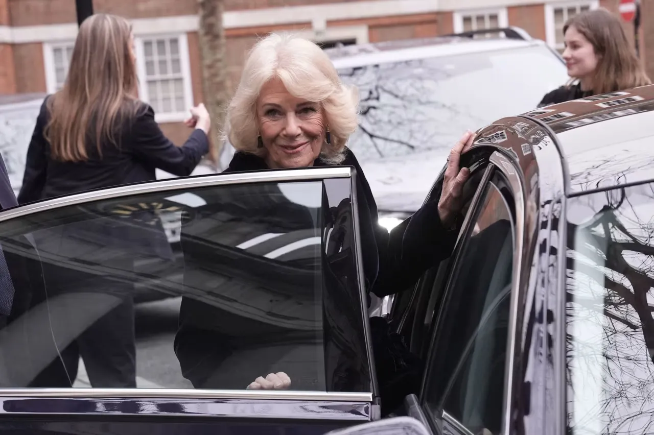 Королева Камілла не скасувала вихід у світ після арешту принца Ендрю