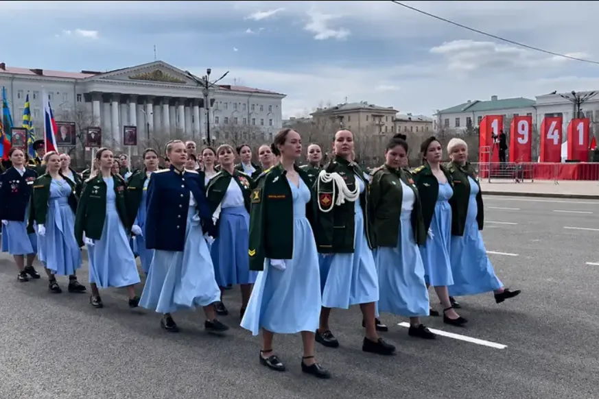 У Сибіру на параді 9 травня провели дружин і матерів учасників так званої «СВО»