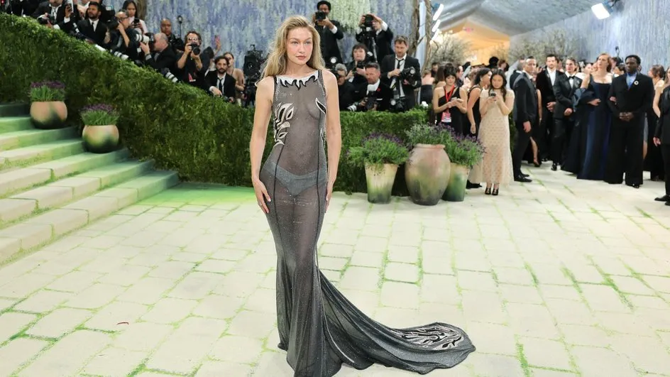 На Met Gala 2026 Джіджі Хадід обрала прозору сукню Miu Miu