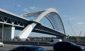 У Києві перекриватимуть ще один міст під час повітряних тривог