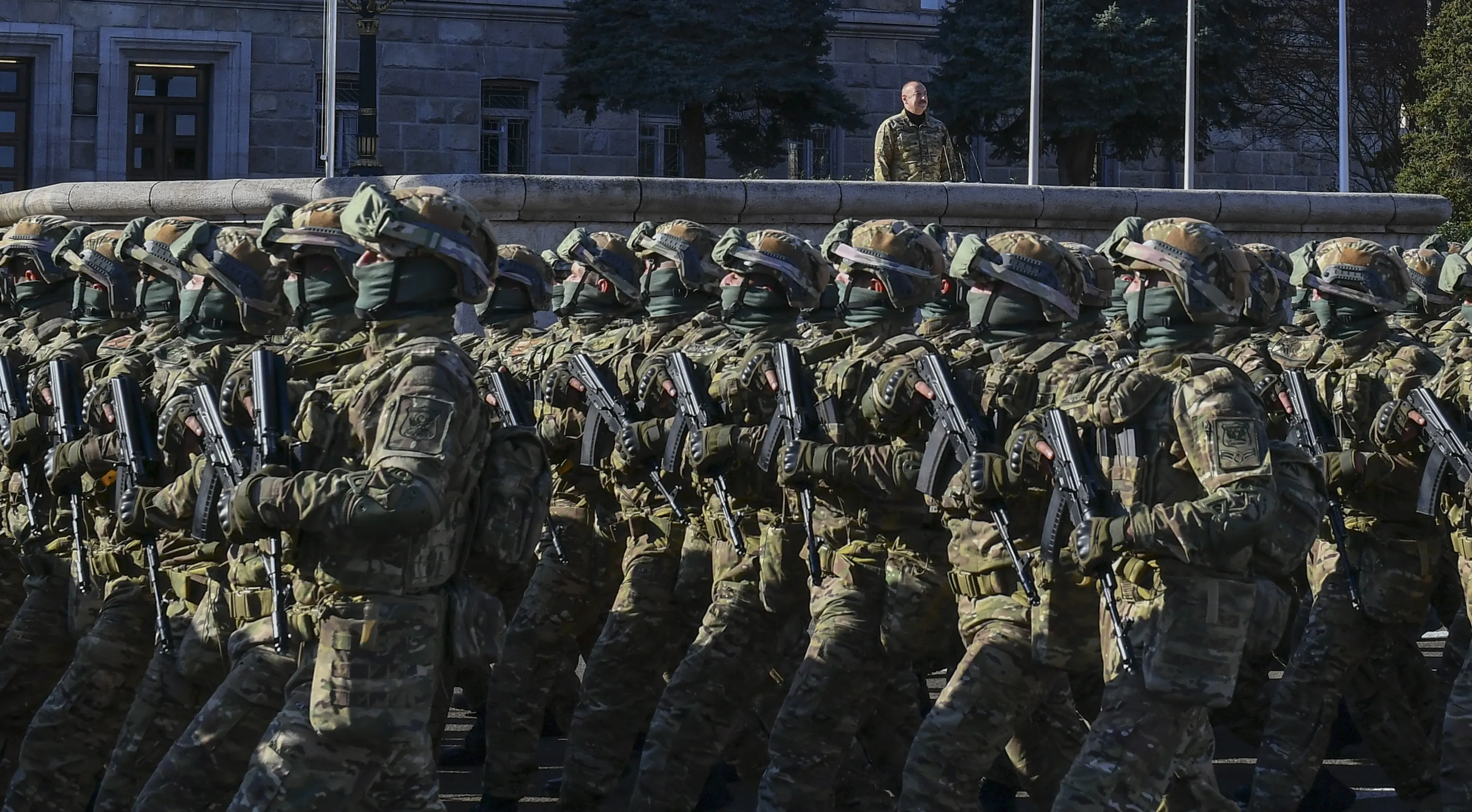 Азербайджан оголосив мобілізацію та висунув війська на бойові позиції