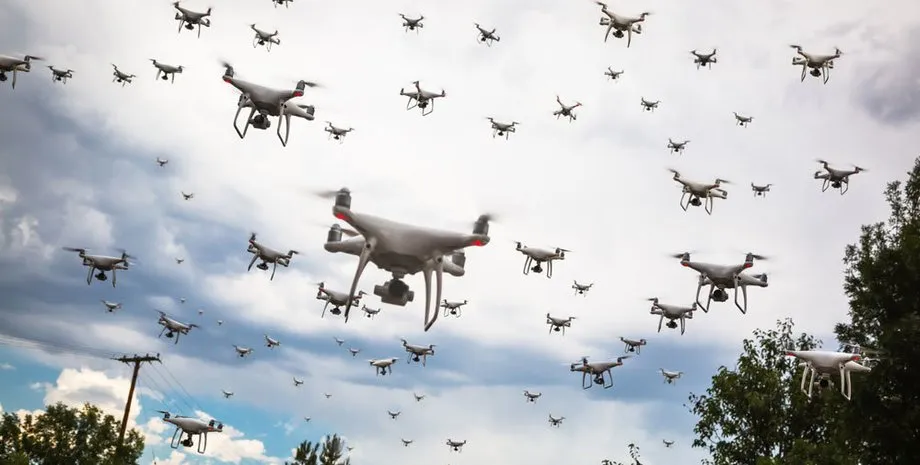 Німеччина випробувала дрони, які влучають у танки як рій