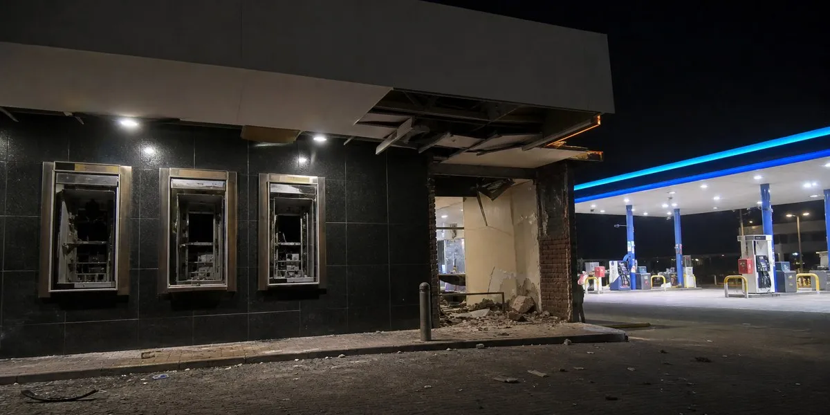W Soweto zgłoszono dwa wysadzenia bankomatów na stacjach paliw — TimesLIVE