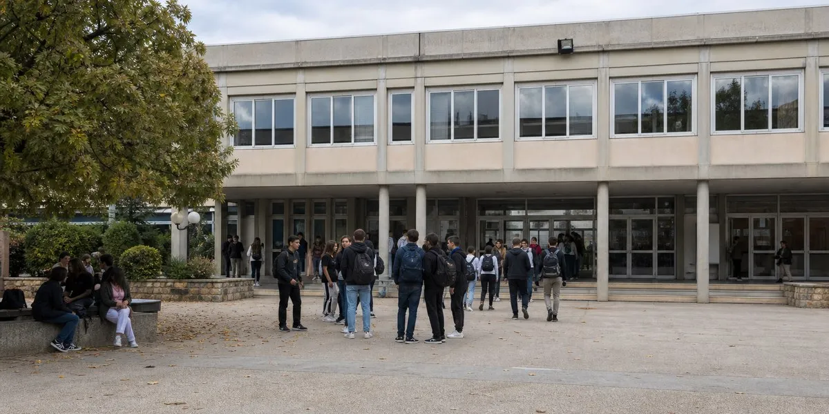 Sprawę strzelaniny w szkole w Aubagne przekazano prokuraturze antyterrorystycznej — Anadolu Agency