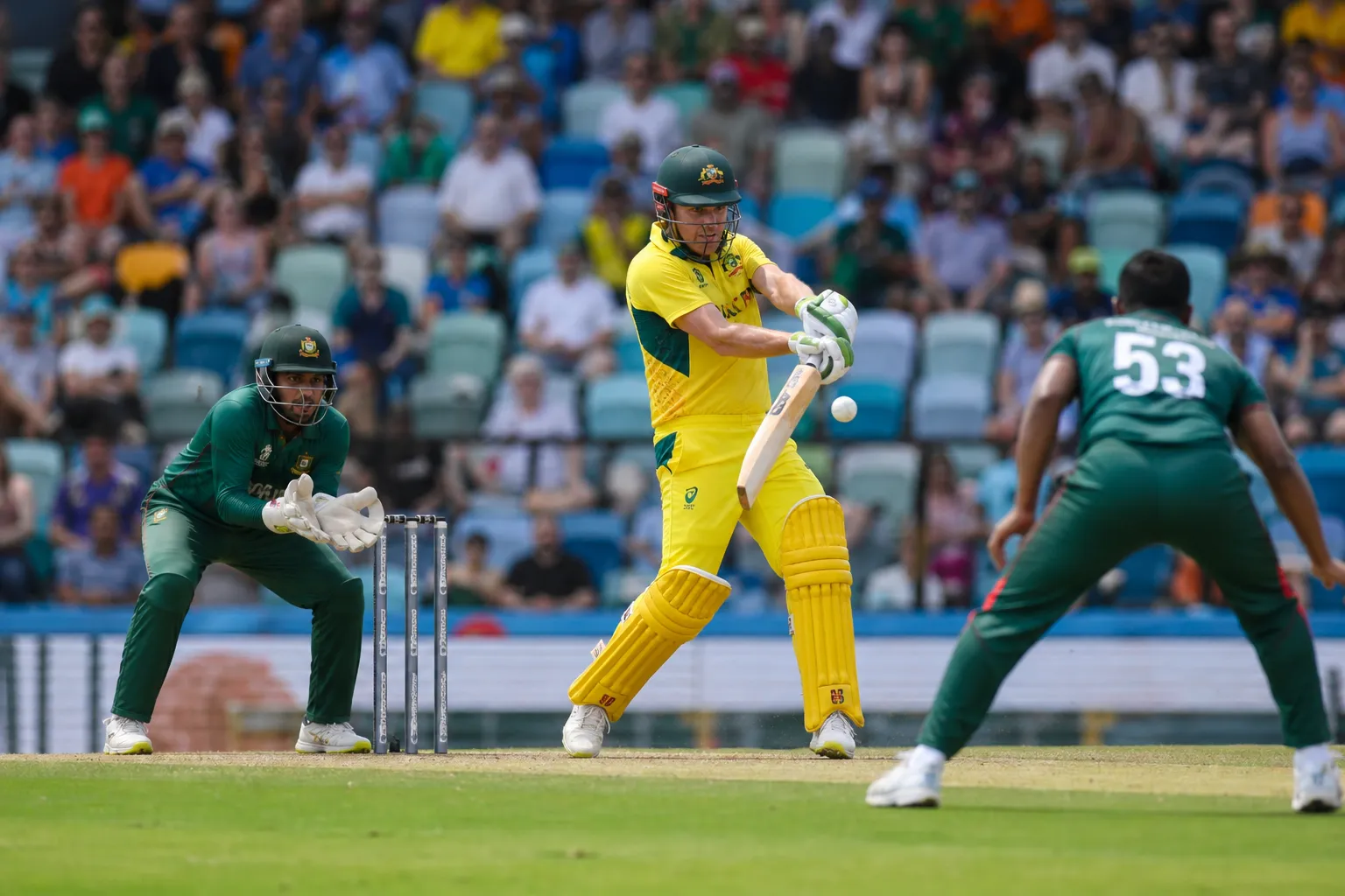 Australia rozgromiła Bangladesz przewagą inningsa i 51 runów