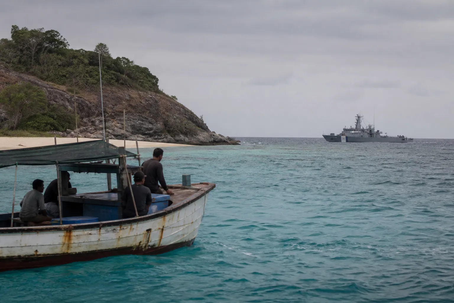 Australian border guards seize foreign fishing vessel off Queensland
