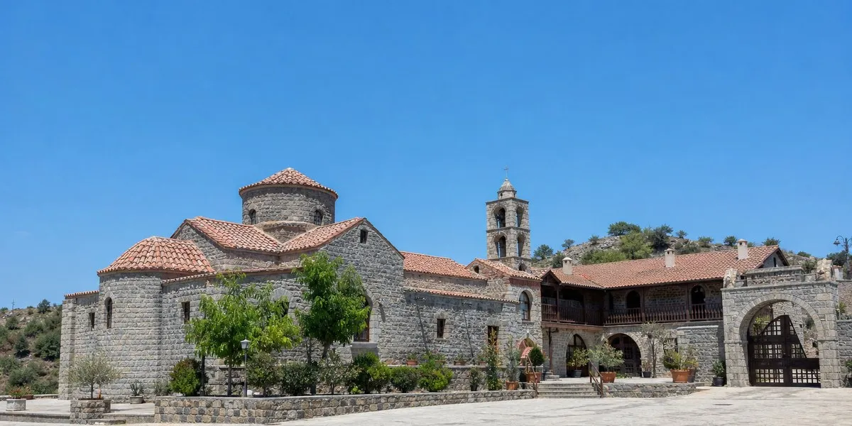 Trzech świadków zeznawało w sprawie monasteru Awakum na Cyprze — Cyprus Mail