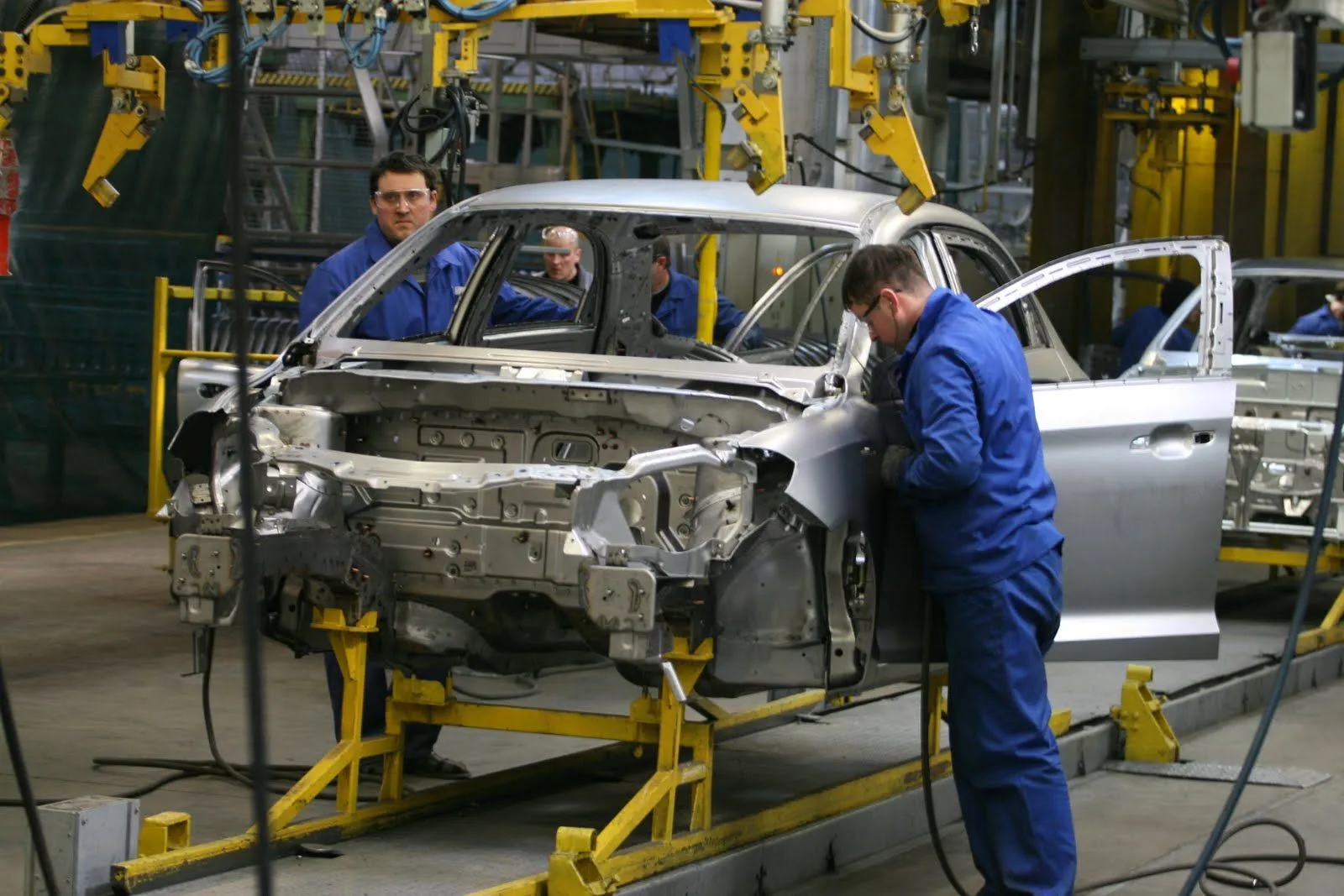 Європейський автопром опинився на межі зупинки через блокування експорту чипів, — Bloomberg Європейський автопром опинився на межі зупинки через блокування експорту чипів, — Bloomberg