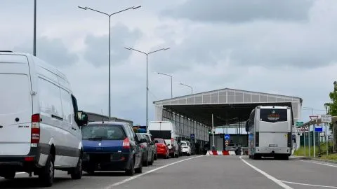Пограничники предупреждают об затруднениях с выездом из Украины