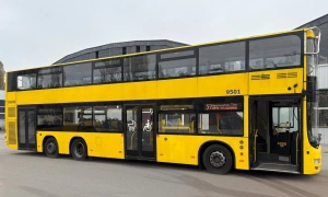 Відео: вночі невідомі налякали киян вибухами феєрверків