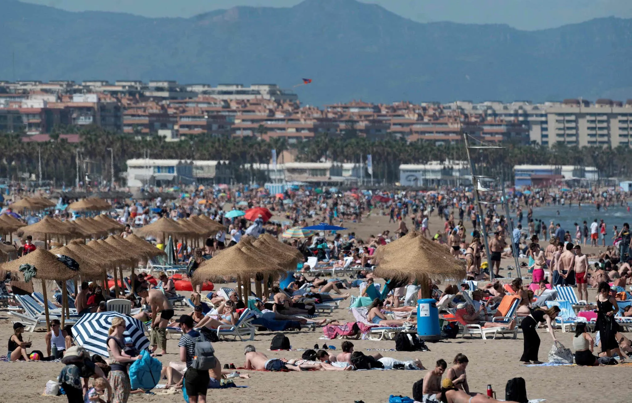 Іспанія буде створювати укриття від спеки по всій країні