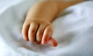 Відео: у Києві вперше побачив сина чоловік, який отримав 85% опіків під час атаки рф