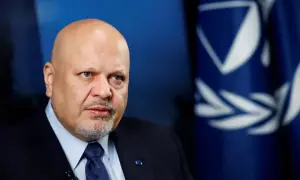Україна вимагає від Угорщини вибачення за скандальний шарф прем’єр-міністра