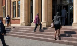 Мерц не планирует уходить в отставку после поражения партии — BBC