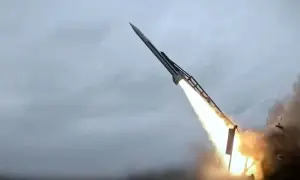 Відео: спецпризначенці взяли штурмом маєток екс-президента Киргизстану