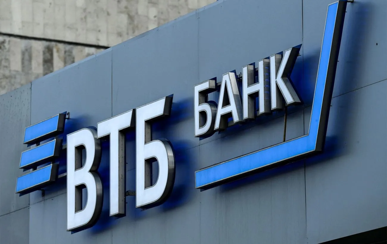 Підсанкційний ВТБ починає масштабні скорочення після різкого падіння прибутку