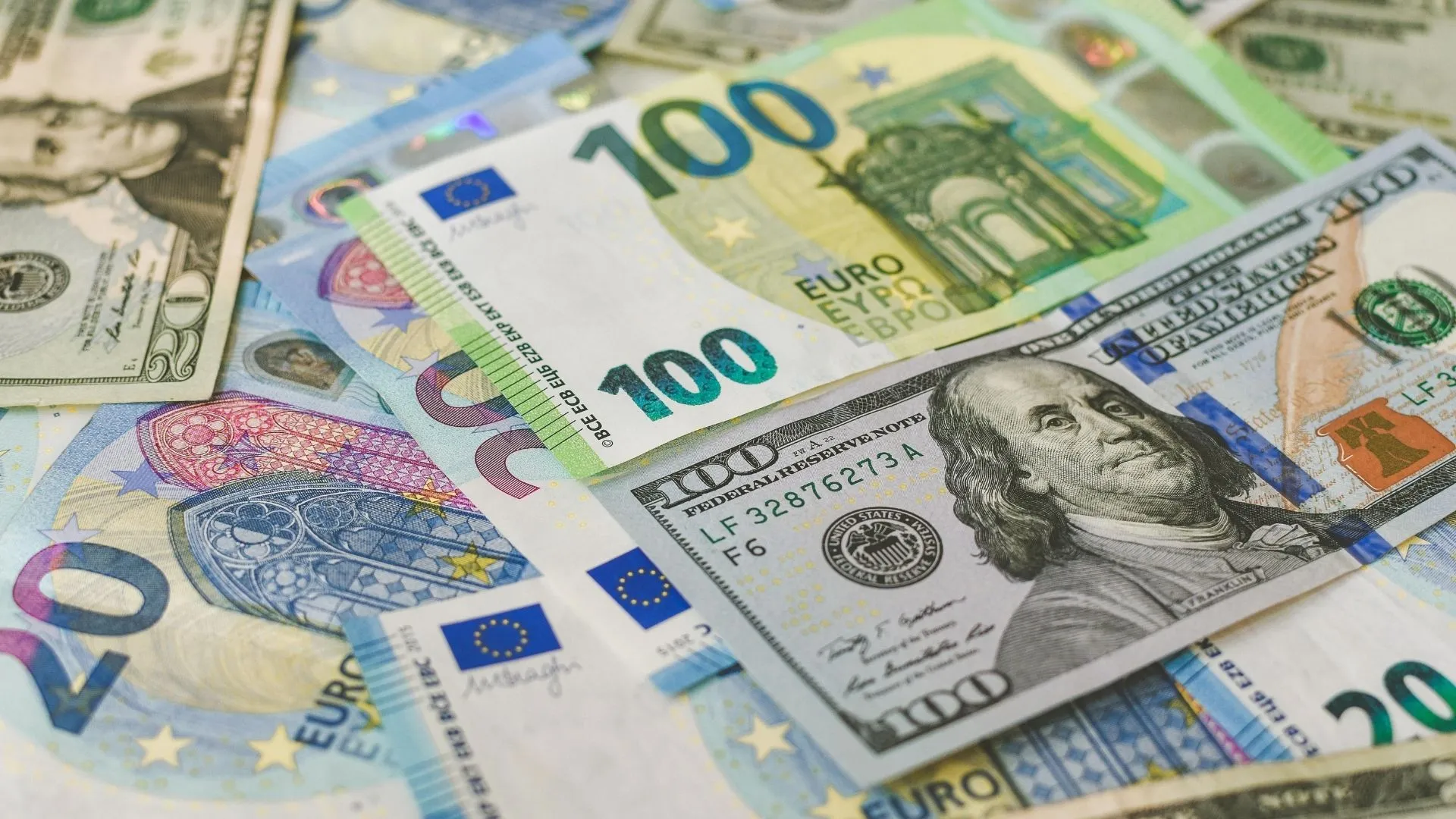 В Україні долар подорожчав в обмінниках