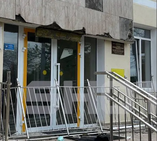 У Севастополі обвалився балкон у школі, троє дітей у тяжкому стані
