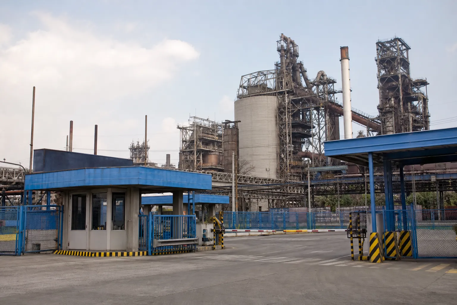 Beijing and Manila clashed over the detention of Chinese workers in the Philippines