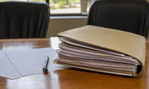 以色列活动人士抗议奥费尔·温特单独参选