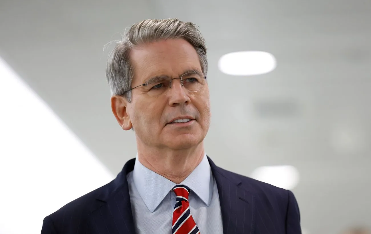 Сенатори-демократи закликали США не продовжувати виняток із санкцій на нафту з РФ