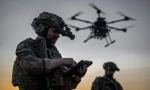 У Маріуполі окупанти «ремонтують» будинки брезентом