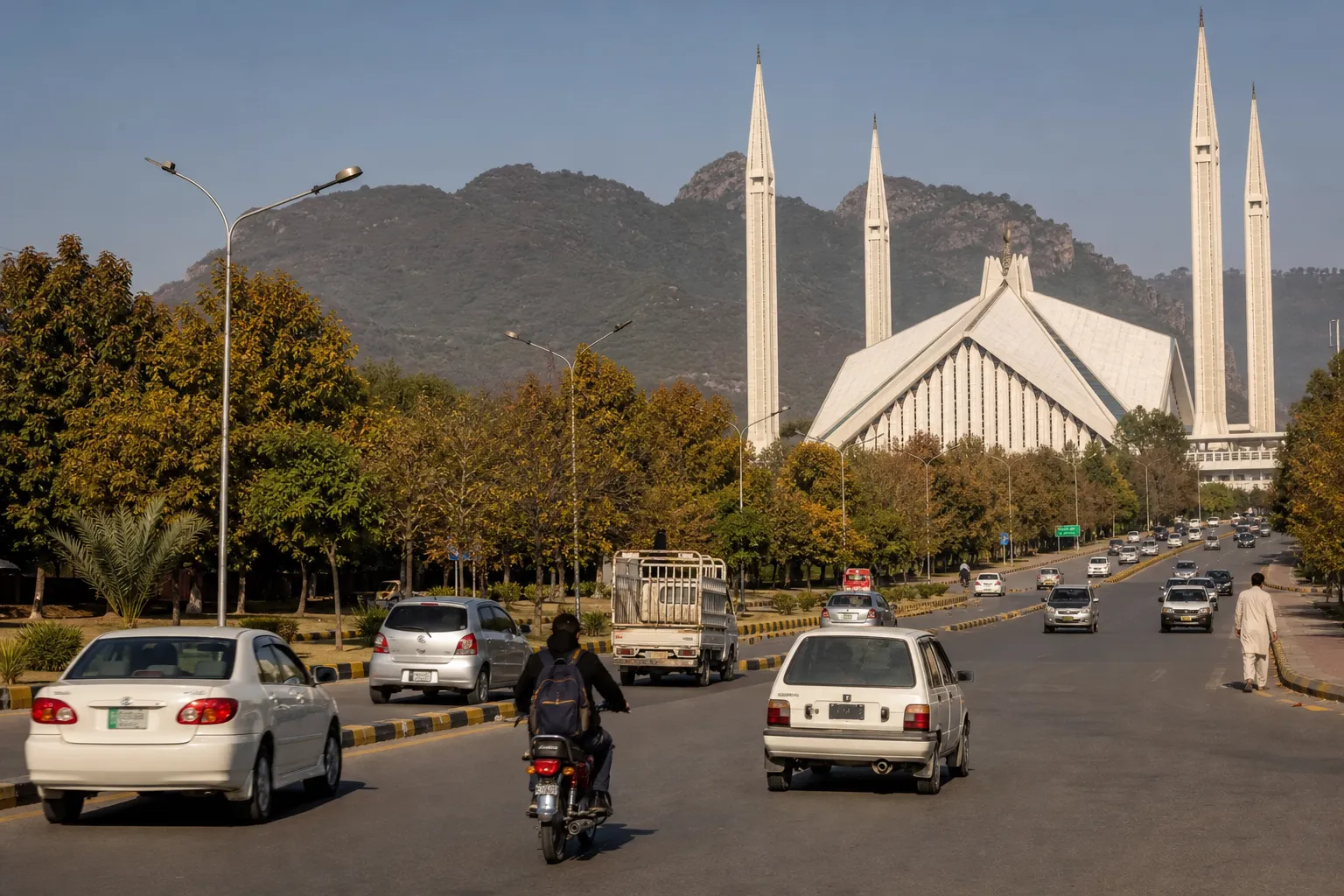 Bhat pays tribute to Pakistan’s fallen, veterans and military personnel