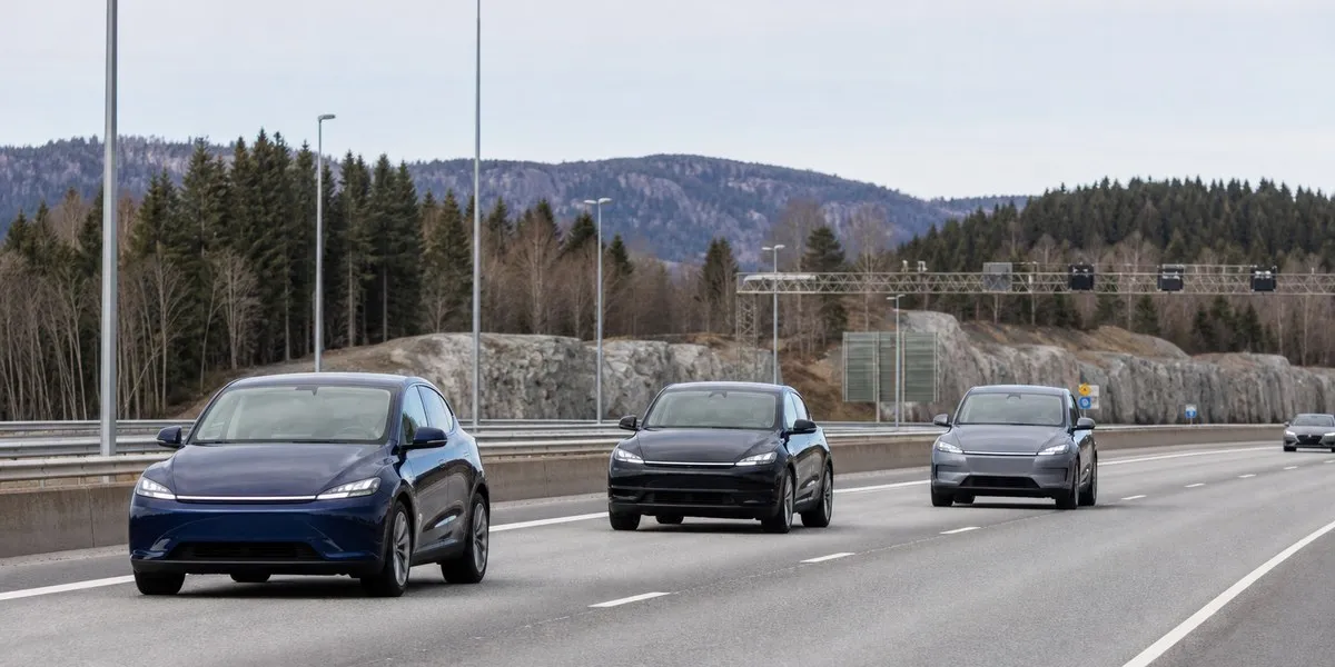 BMW iX3 outperformed Mercedes GLC and Volvo EX60 in highway test — InsideEVs