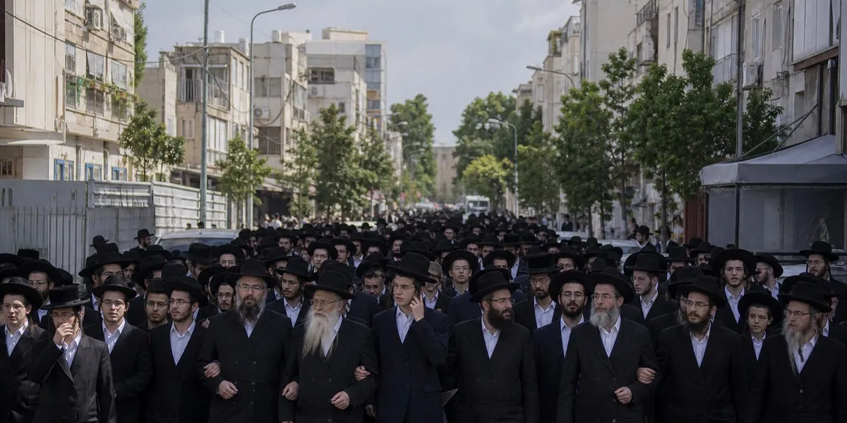 В Бней-Браке марш против призыва стал презентацией партии харедим — Jerusalem Post