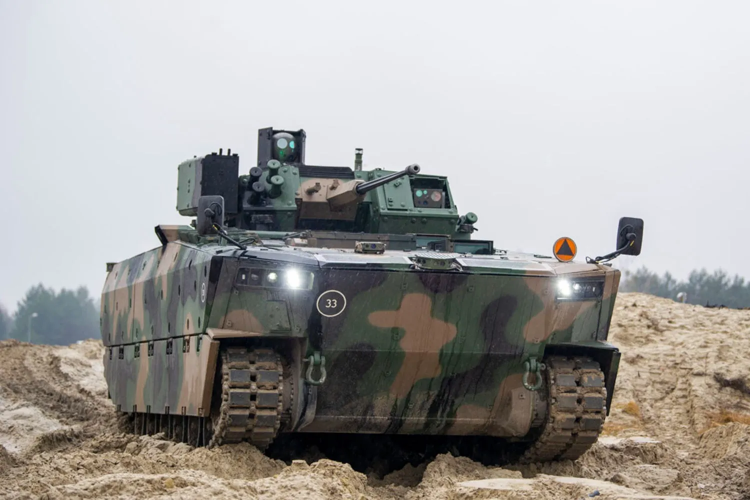 Armia Polska otrzymała pierwsze krajowe bojowe wozy piechoty Borsuk