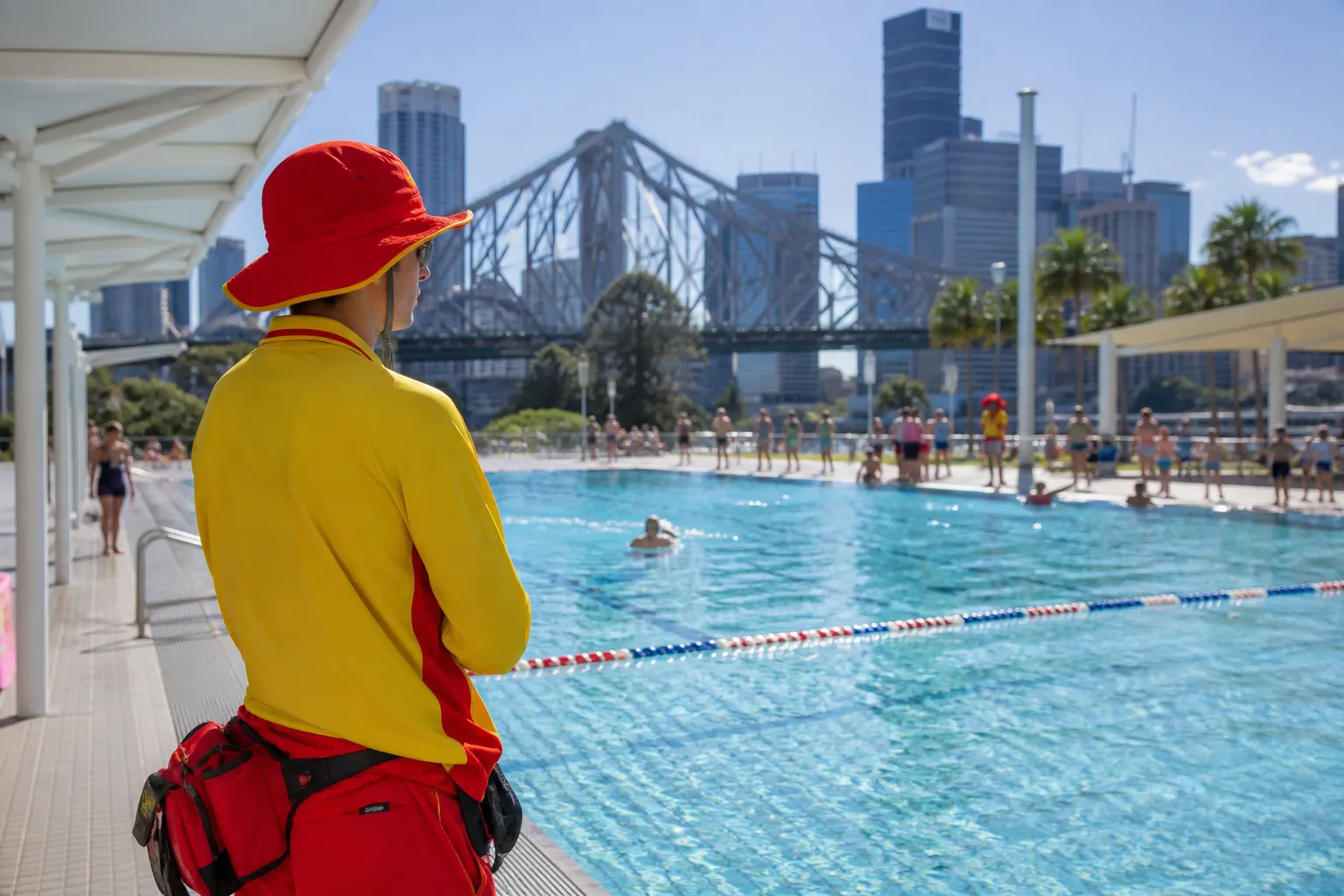Brisbane zakazało filmowania ludzi bez zgody na basenach miejskich