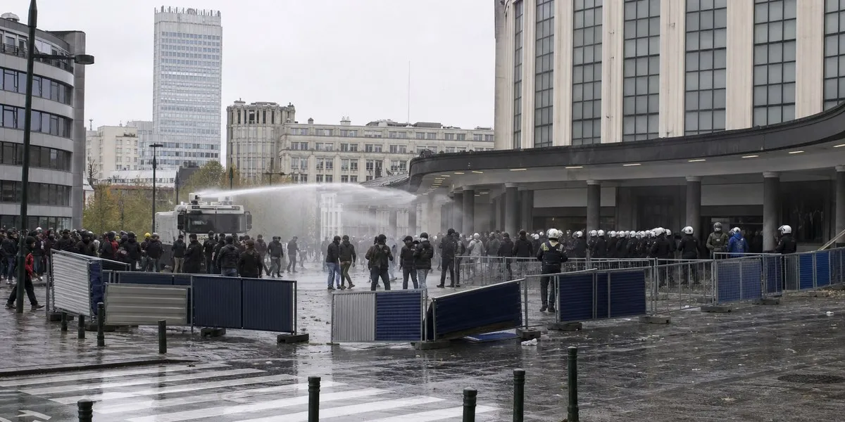Policja użyła armatek wodnych i gazu łzawiącego podczas protestu w Brukseli — Anadolu Agency