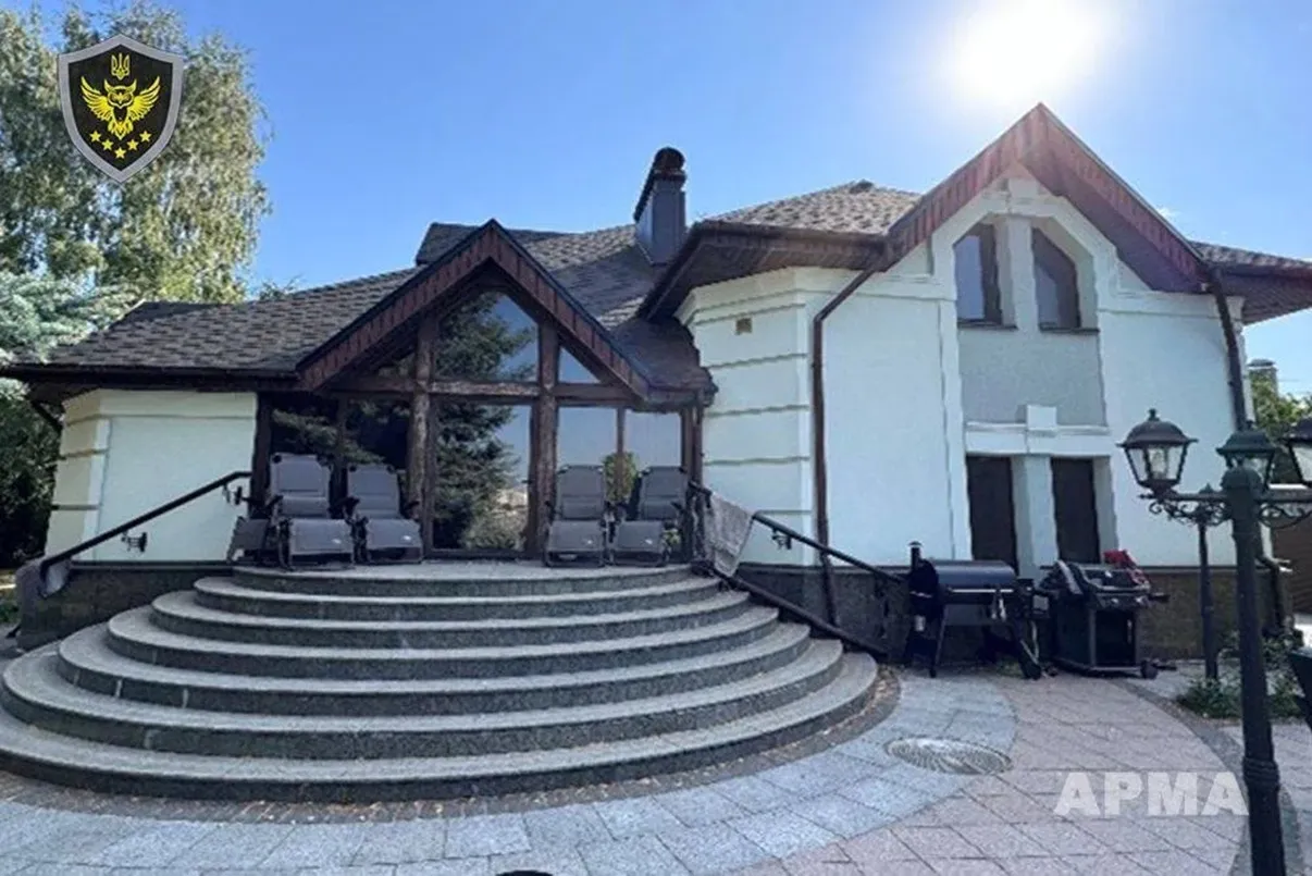 В АРМА не знають, як міністр Галущенко вселився у конфіскований будинок Захарченка