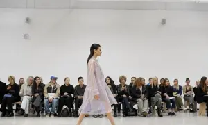 Burberry zaprezentował letnią kolekcję 2027 w Londynie — Asharq Al-Awsat